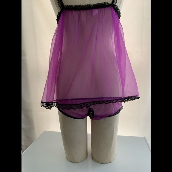 Two piece open crotch & open nipple one size Lingerie. Purple w/black lace trim - Picture 4 of 7